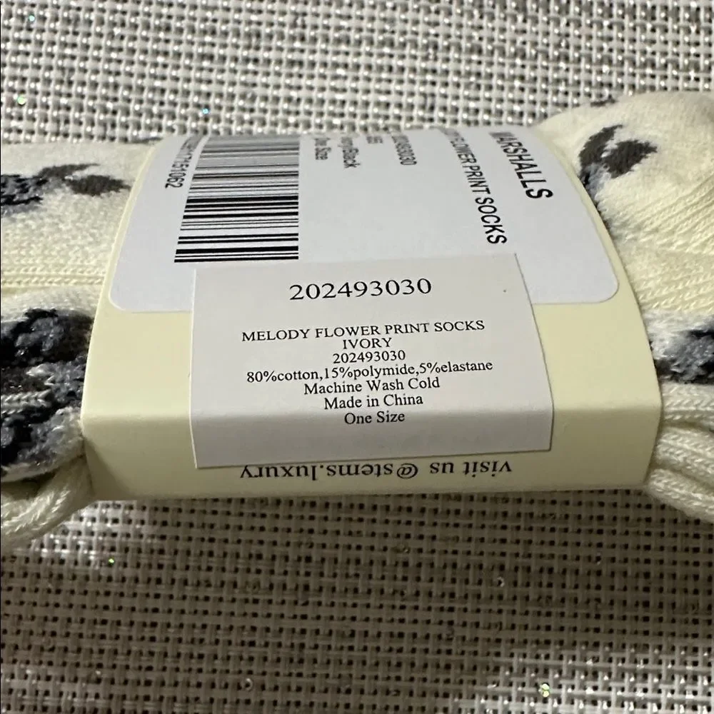 Stems Ivory Black Melody Flower Print Cotton Blend Stretch Knit Crew Socks